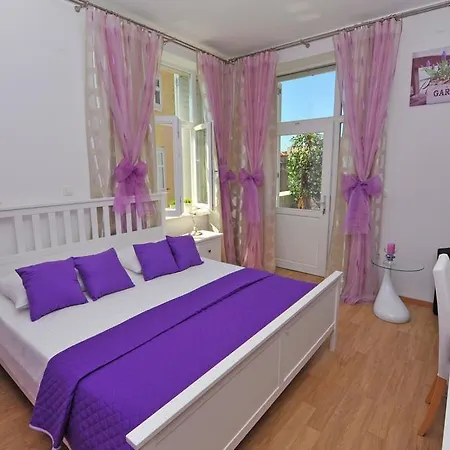 Luxury Nirvana Pensión 4*