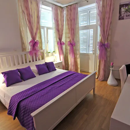 Luxury Nirvana 스플리트