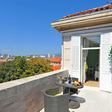 Πανσιόν Luxury Nirvana 4*