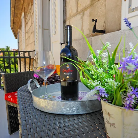 招待所 Luxury Nirvana