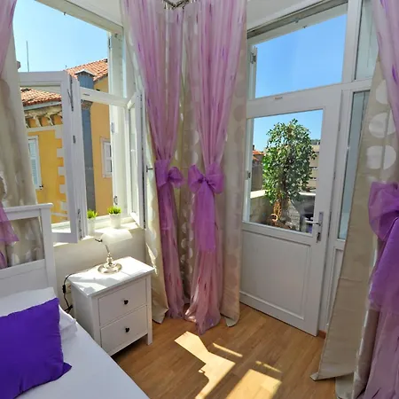 Luxury Nirvana بيت ضيافة سبليت