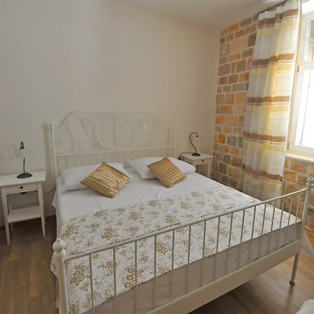 招待所 Luxury Nirvana