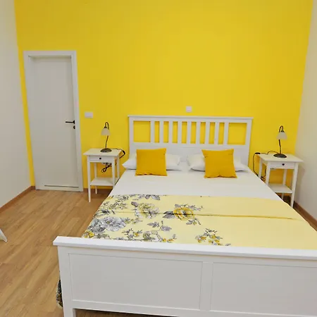 Luxury Nirvana 招待所 4*