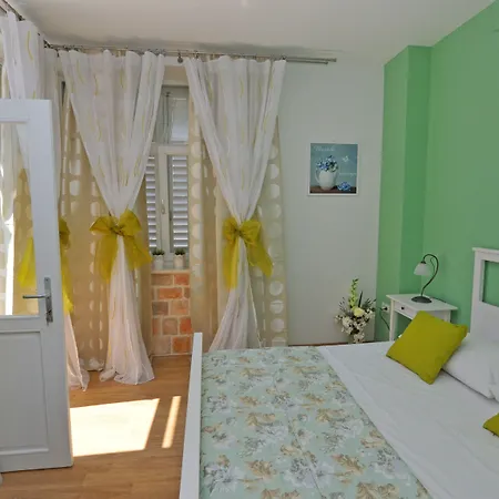 Πανσιόν Luxury Nirvana 4*