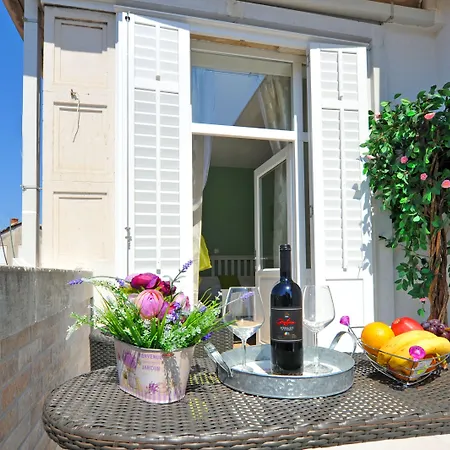 招待所 Luxury Nirvana 4*