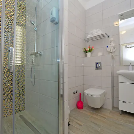 Luxury Nirvana بيت ضيافة سبليت