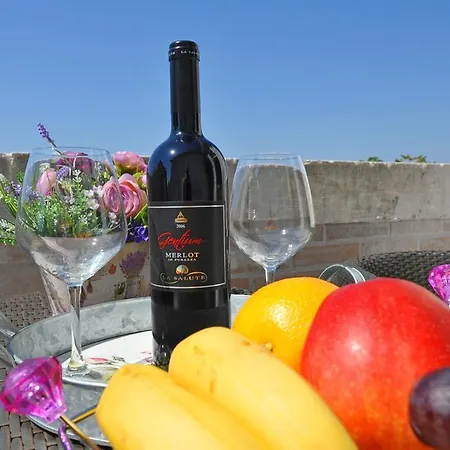 Luxury Nirvana בית הארחה