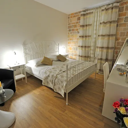 Luxury Nirvana בית הארחה 4*