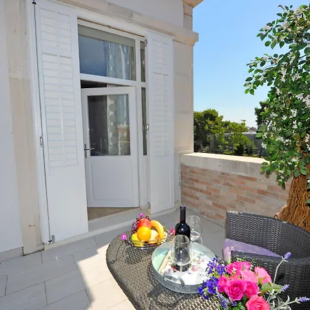 Luxury Nirvana בית הארחה